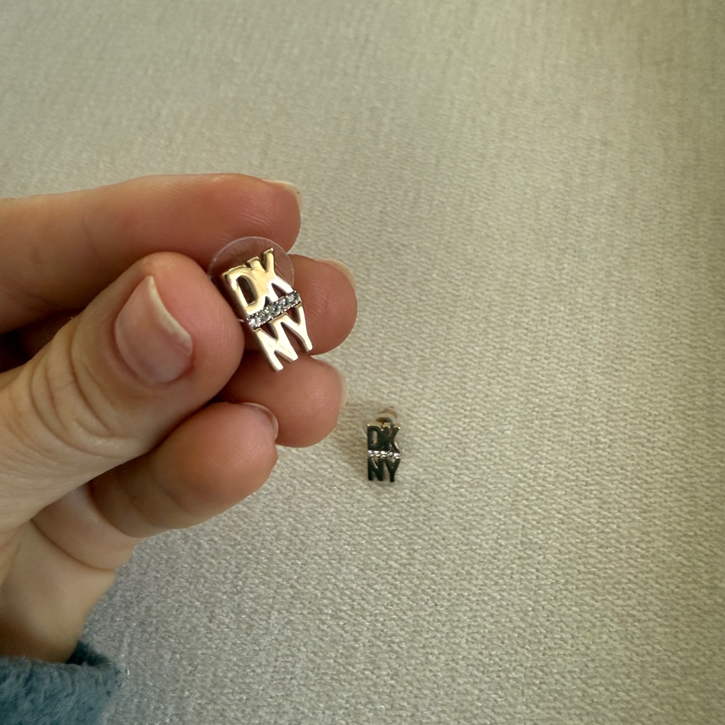Earrings Donna Karan Ny 22$